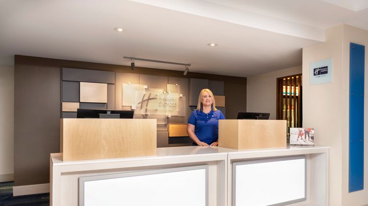 Holiday Inn Express & Suites Durant Lobby