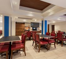 Holiday Inn Express & Suites Durant Lobby