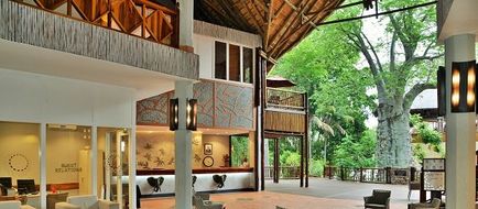 Cresta Mowana Safari Resort & Spa Exterior