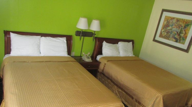 Red Carpet Inn Room