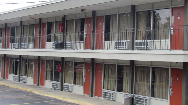 Red Carpet Inn Exterior