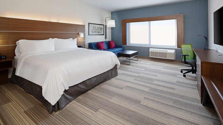 Holiday Inn Express & Suites Murrieta Suite