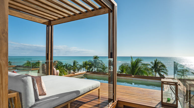 <b>Rosewood Mayakoba Lobby</b>. Images powered by <a href="https://www.leonardoworldwide.com/" title="Leonardo Worldwide" target="_blank">Leonardo</a>.