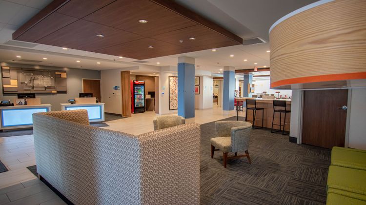 Holiday Inn Express & Suites Tonawanda Lobby