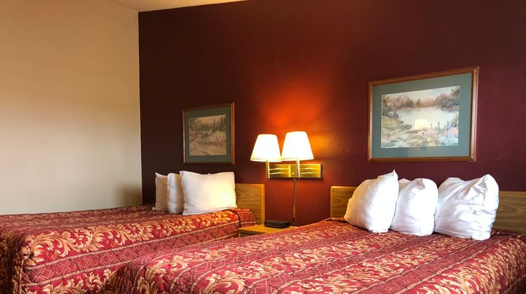 Red Carpet Inn, Windom Room