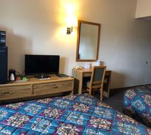 Red Carpet Inn, Windom Room