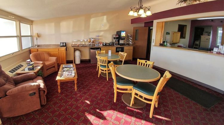 Red Carpet Inn, Windom Restaurant