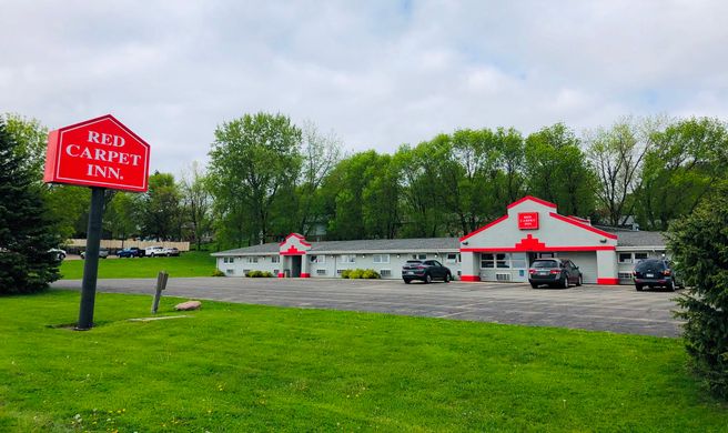 Red Carpet Inn, Windom Exterior