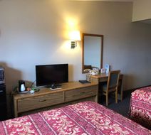 Red Carpet Inn, Windom Room