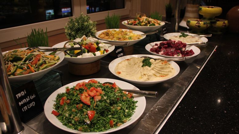 <b>Crowne Plaza Dubai-Deira Restaurant</b>. Images powered by <a href="https://www.leonardoworldwide.com/" title="Leonardo Worldwide" target="_blank">Leonardo</a>.