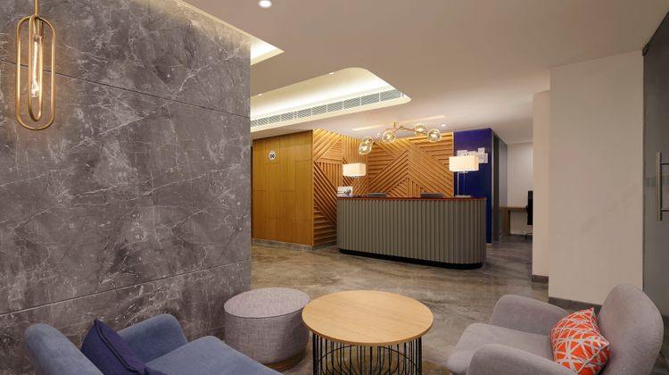 Holiday Inn Express Prahlad Nagar Lobby