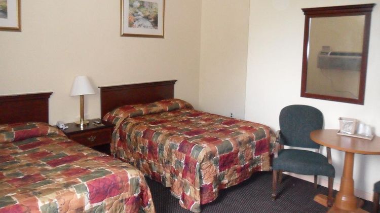 Red Carpet Inn Room