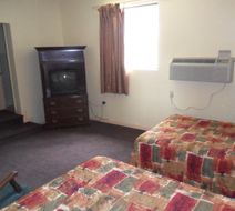Red Carpet Inn Room