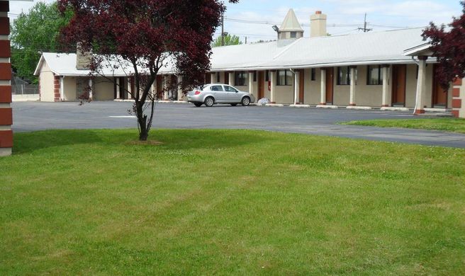 Red Carpet Inn Exterior
