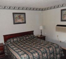 Red Carpet Inn Room