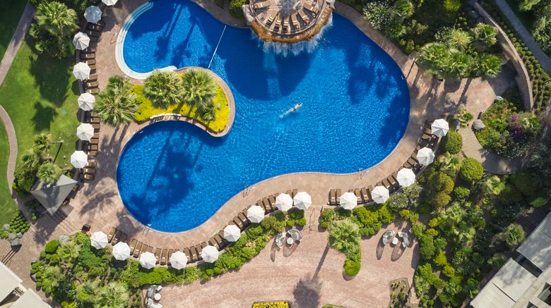 <b>Mandarin Oriental, Santiago Pool</b>. Images powered by <a href="https://www.leonardoworldwide.com/" title="Leonardo Worldwide" target="_blank">Leonardo</a>.