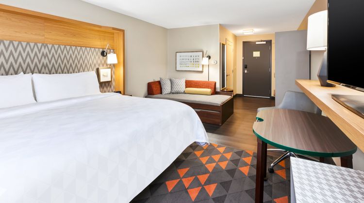 Holiday Inn Hotel & Suites Toledo SW Room