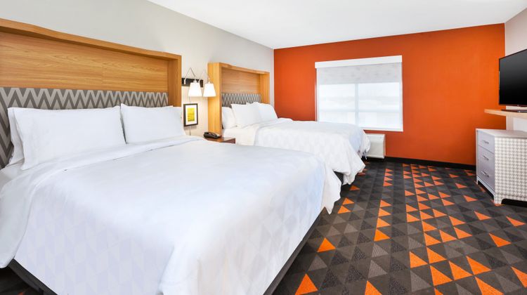 Holiday Inn Hotel & Suites Toledo SW Suite