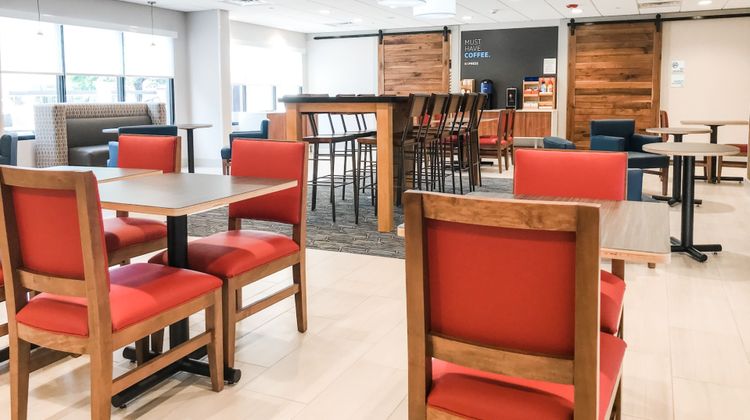 Holiday Inn Express Statesboro Lobby
