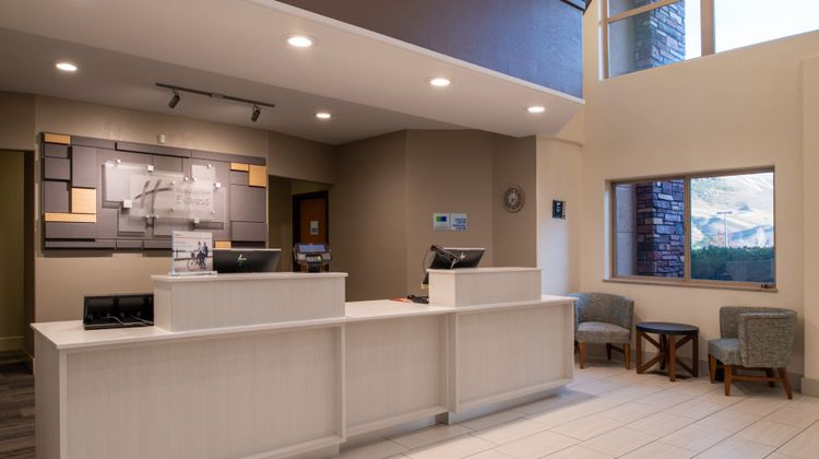 Holiday Inn Express & Suites Gunnison Lobby