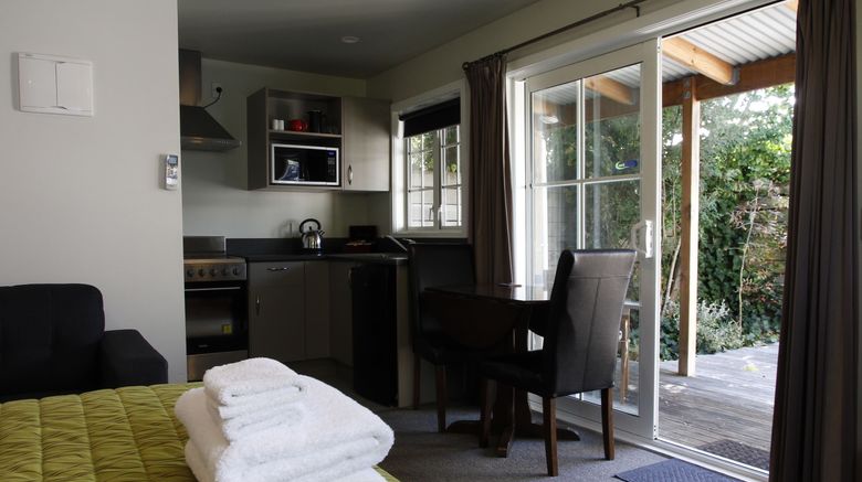 <b>Cranford Cottages & Motel Room</b>. Images powered by <a href="https://www.leonardoworldwide.com/" title="Leonardo Worldwide" target="_blank">Leonardo</a>.