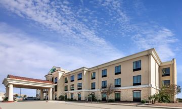 Holiday Inn Express Hotel & Suites