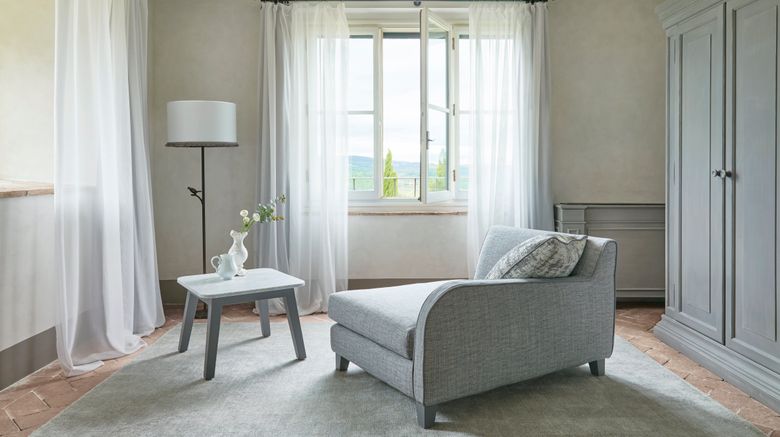<b>Como Castello del Nero Suite</b>. Images powered by <a href="https://www.leonardoworldwide.com/" title="Leonardo Worldwide" target="_blank">Leonardo</a>.