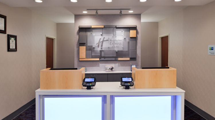 Holiday Inn Express Hotel & Suites Lobby