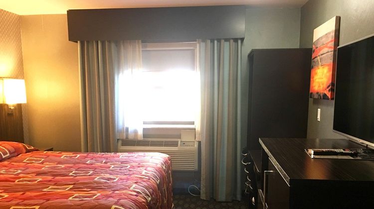 Red Carpet Inn Room