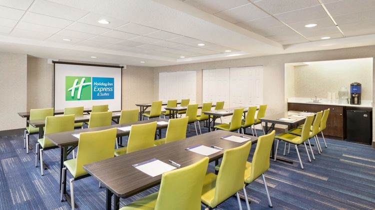 Holiday Inn Express & Suites I-75 Meeting
