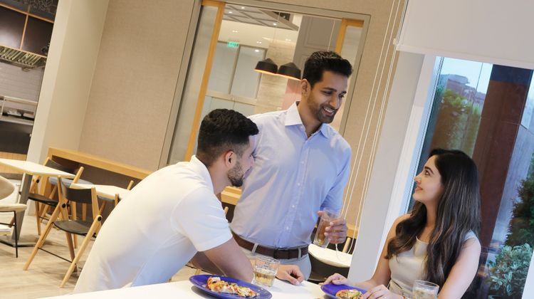 Holiday Inn Express OMR Thoraipakkam Restaurant
