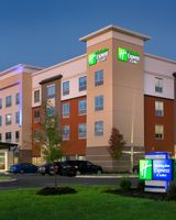 Holiday Inn Express & Sts Fayetteville S