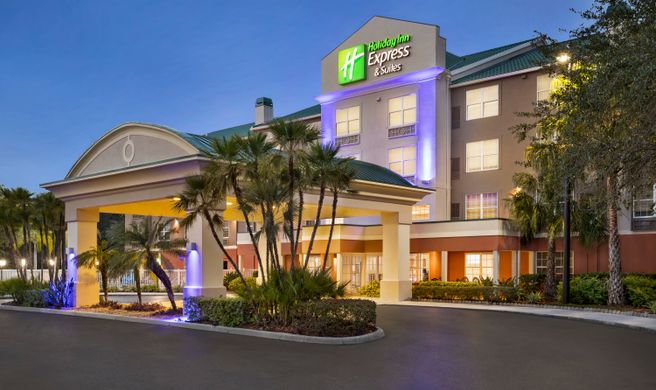 Holiday Inn Express & Suites I-75 Exterior