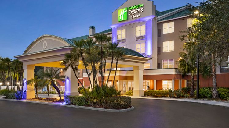 Holiday Inn Express & Suites I-75 Exterior