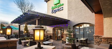 Holiday Inn Express Exterior