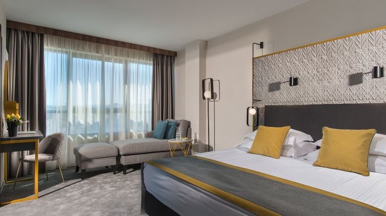 <b>Rosslyn Central Park Hotel Suite</b>. Images powered by <a href="https://www.leonardoworldwide.com/" title="Leonardo Worldwide" target="_blank">Leonardo</a>.