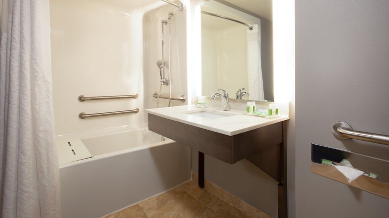 <b>Holiday Inn Hotel & Conference Center Room</b>. Images powered by <a href="https://www.leonardoworldwide.com/" title="Leonardo Worldwide" target="_blank">Leonardo</a>.