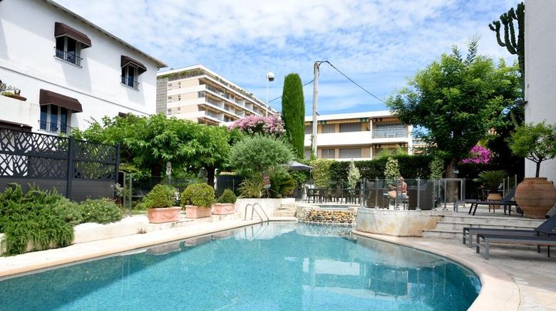 <b>La Villa Cannes Croisette Pool</b>. Images powered by <a href="https://www.leonardoworldwide.com/" title="Leonardo Worldwide" target="_blank">Leonardo</a>.