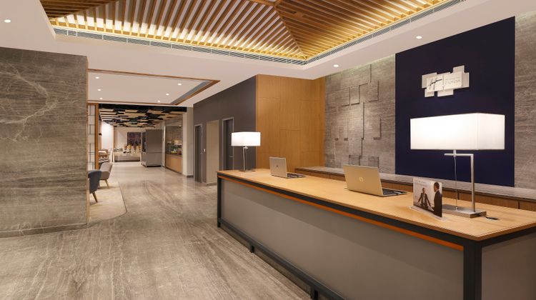 Holiday Inn Express OMR Thoraipakkam Exterior