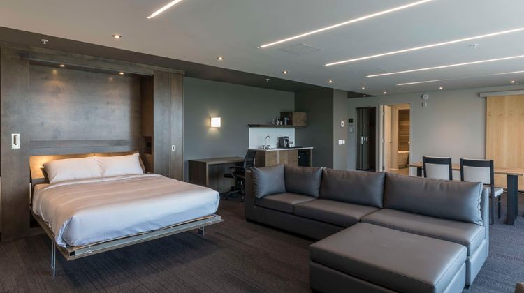 Hotel & Suites Normandin Lev Suite