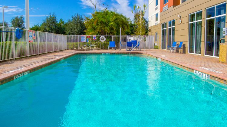Holiday Inn Express Hotel & Suites Pool