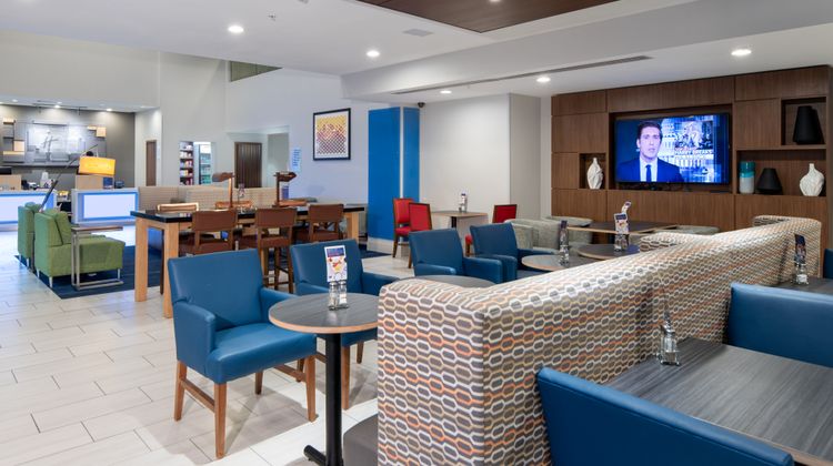 Holiday Inn Express Hotel & Suites Lobby