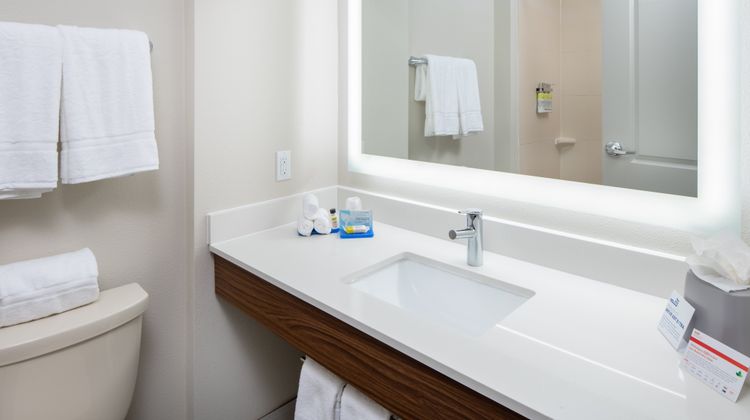 Holiday Inn Express Hotel & Suites Room