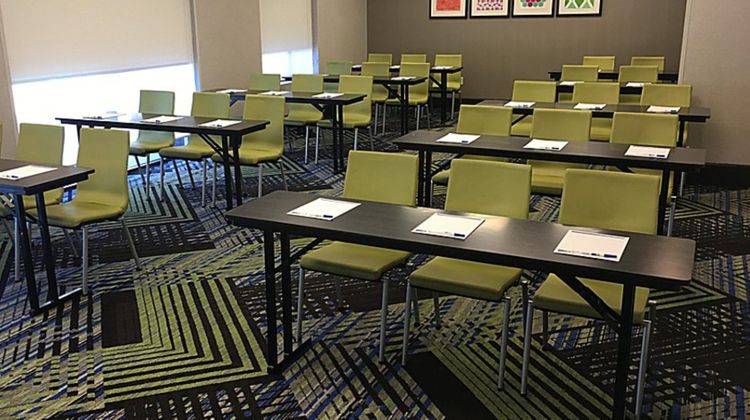 Holiday Inn Express & Suites Reedsvile Meeting
