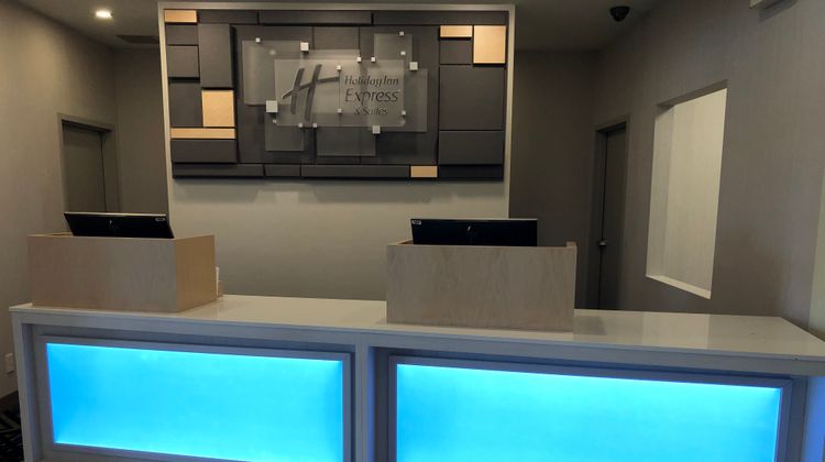 Holiday Inn Express & Suites Halifax Air Lobby