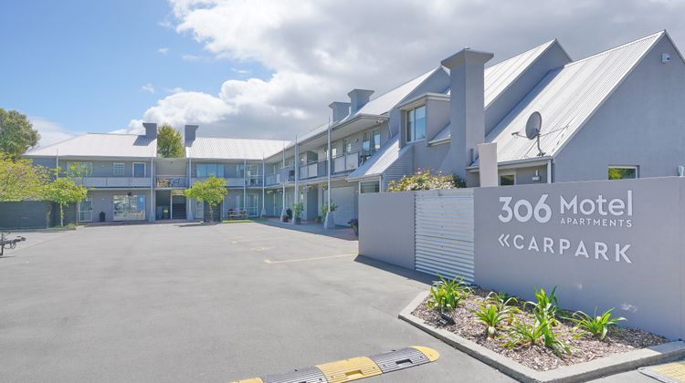 306 Motel Apartments Exterior