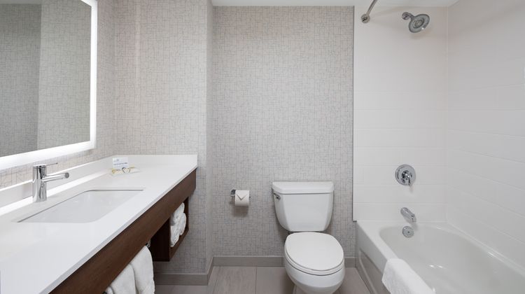 Holiday Inn Express & Suites Halifax Air Room