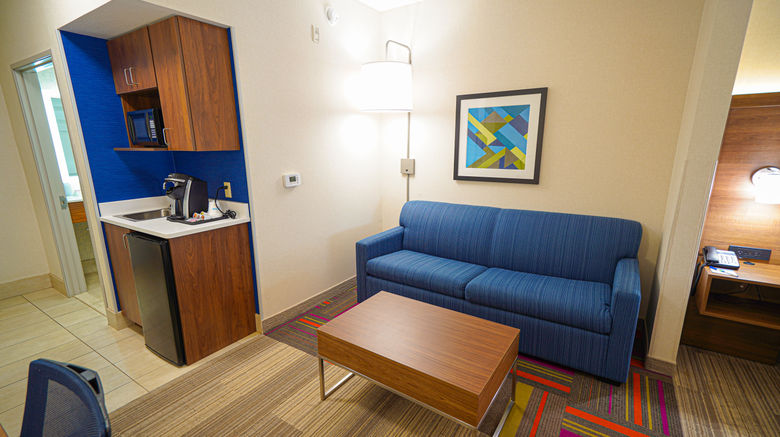 <b>Holiday Inn Express & Suites Ontario Suite</b>. Images powered by <a href="https://www.leonardoworldwide.com/" title="Leonardo Worldwide" target="_blank">Leonardo</a>.