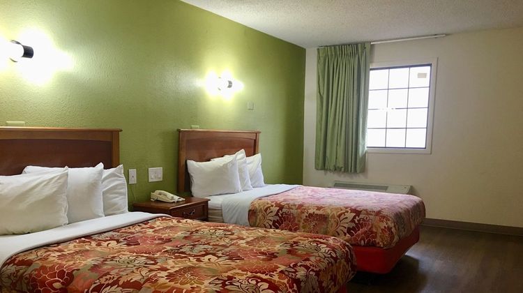 Red Carpet Inn Brunswick Room