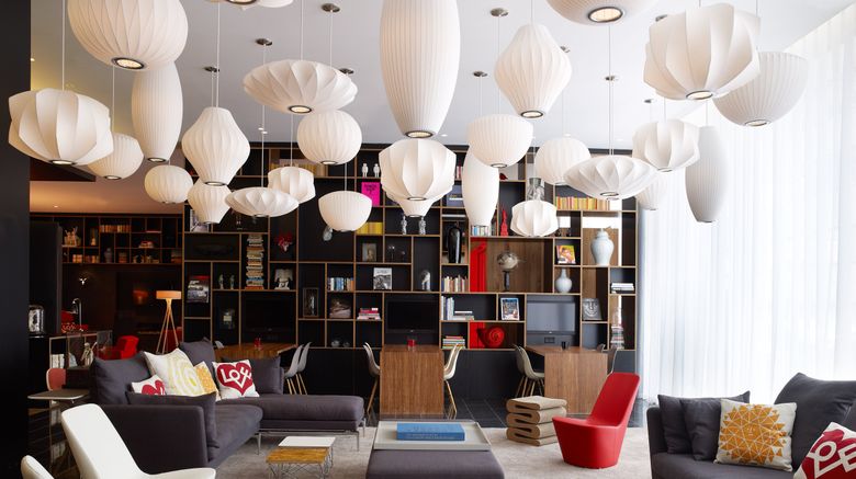 <b>citizenM London Bankside Lobby</b>. Images powered by <a href="https://leonardo.com/" title="Leonardo Worldwide" target="_blank">Leonardo</a>.